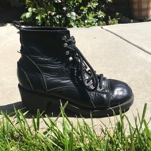 Esprit vintage black booties